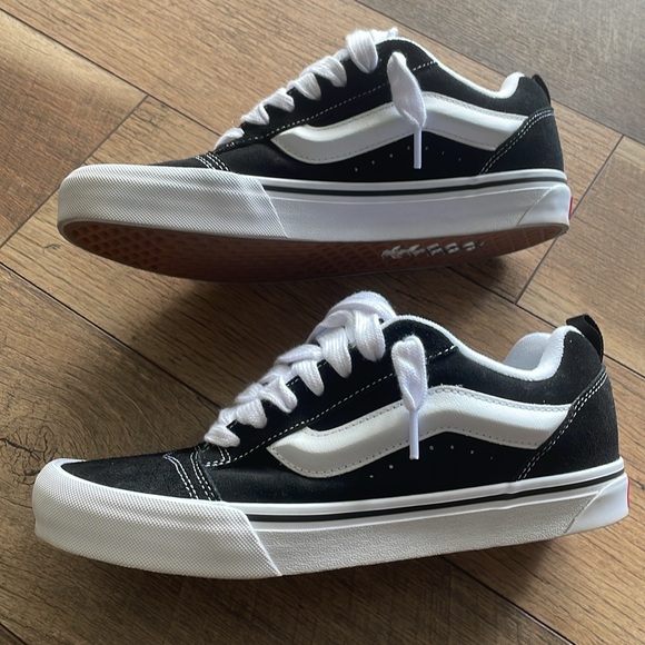 Vans - Picture 4 of 13